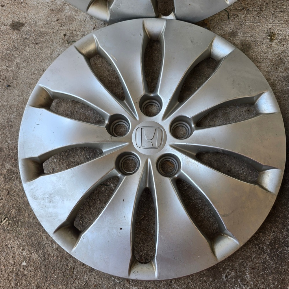 Honda Hubcaps 16 Inch Wheel Covers 44733-TA5-A00 Set of 4 Silver Good OEM - Picture 2 of 13
